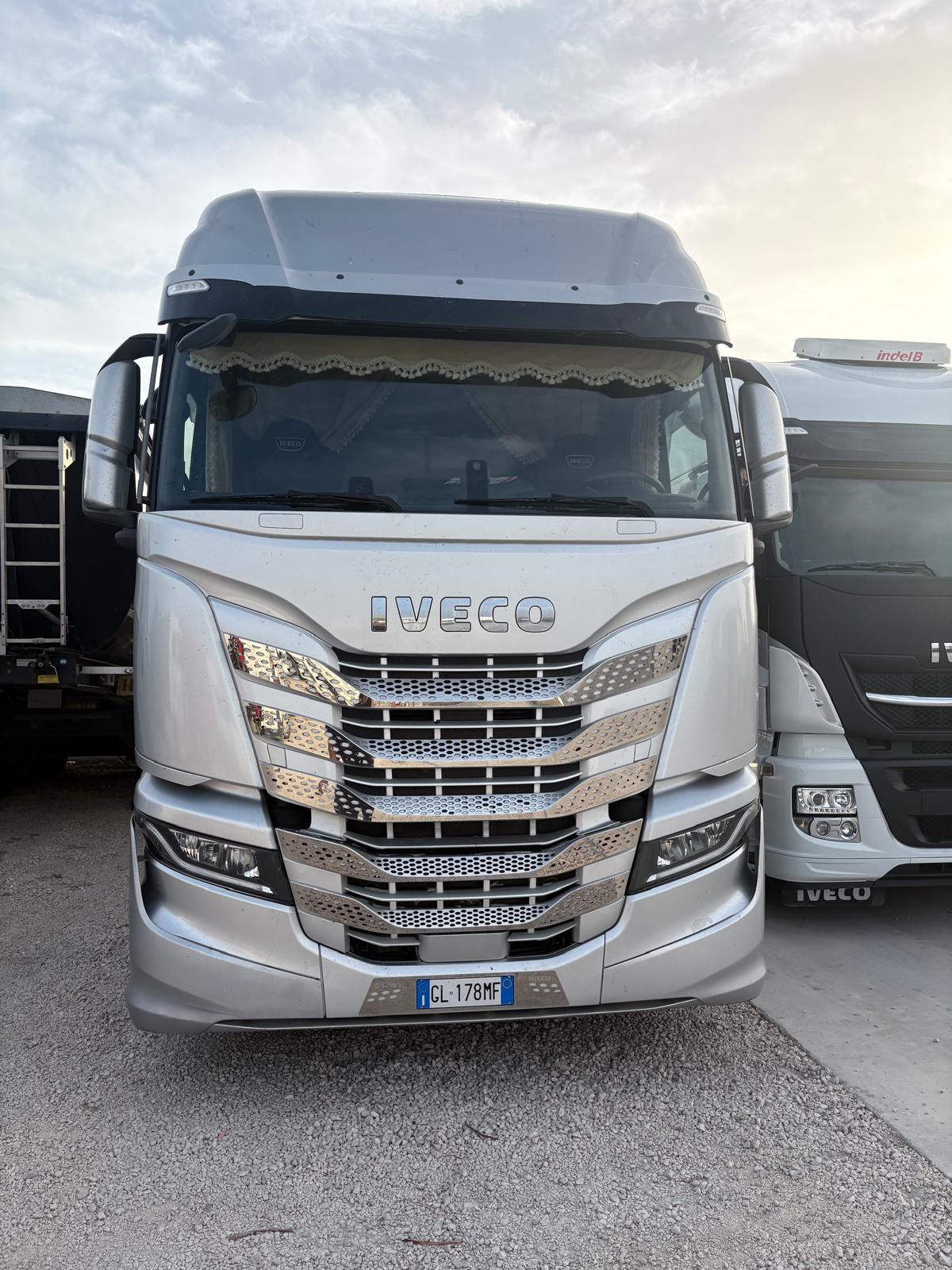 Camion Schena Trasporti per la raccolta di rifiuti speciali